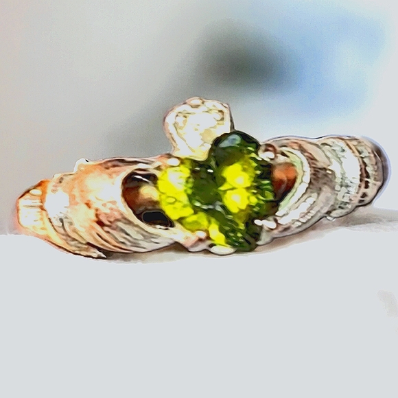 n/a Jewelry - 925 peridot vintage ring